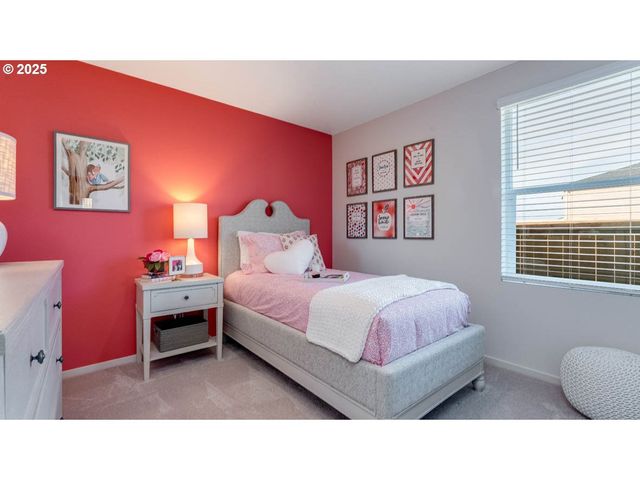 2905 V St, Springfield, OR 97477