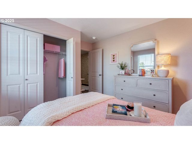 2905 V St, Springfield, OR 97477