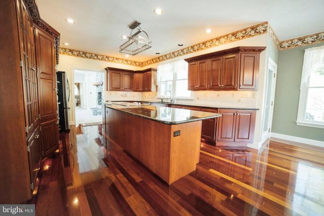 7 SLITTING MILL RD, Glen Mills, PA 19342