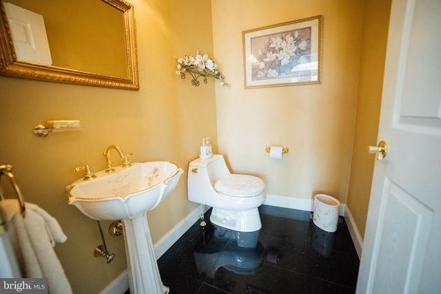 7 SLITTING MILL RD, Glen Mills, PA 19342