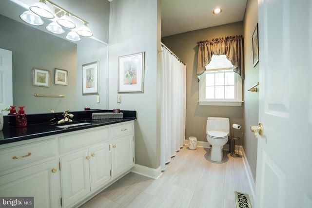 7 SLITTING MILL RD, Glen Mills, PA 19342