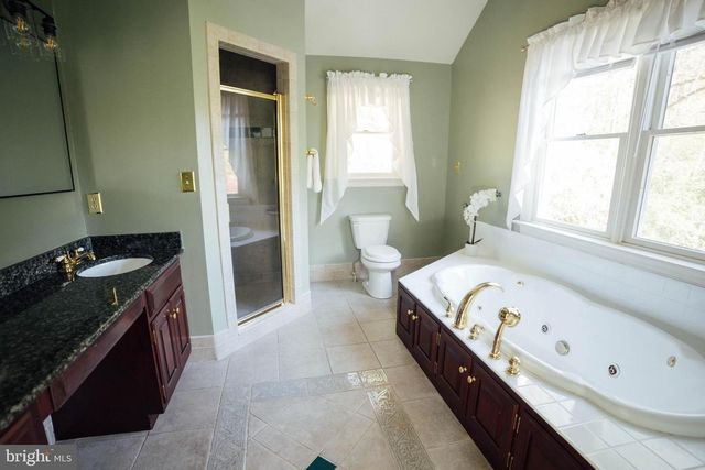 7 SLITTING MILL RD, Glen Mills, PA 19342