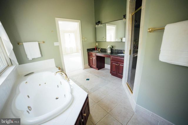 7 SLITTING MILL RD, Glen Mills, PA 19342