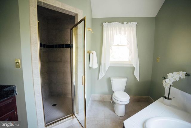 7 SLITTING MILL RD, Glen Mills, PA 19342