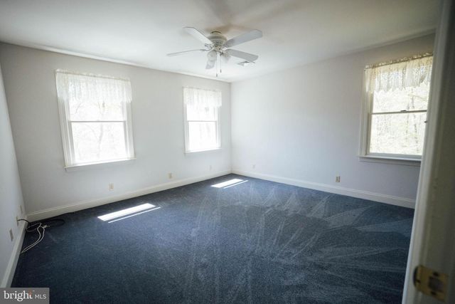 7 SLITTING MILL RD, Glen Mills, PA 19342