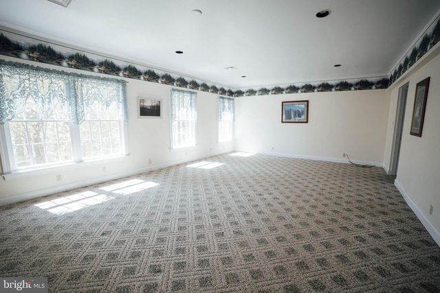 7 SLITTING MILL RD, Glen Mills, PA 19342