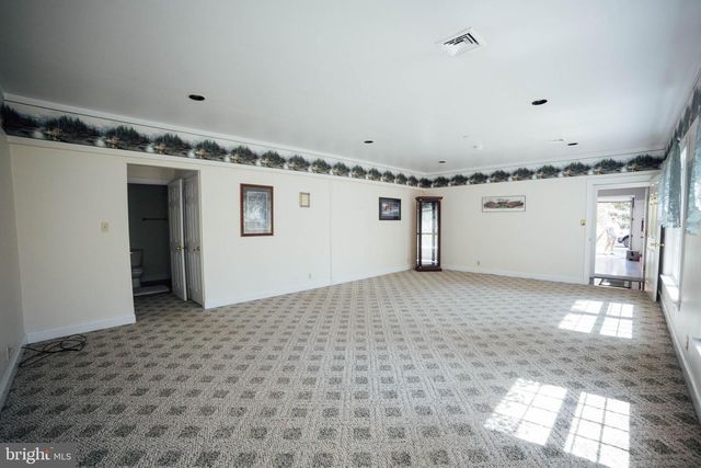 7 SLITTING MILL RD, Glen Mills, PA 19342