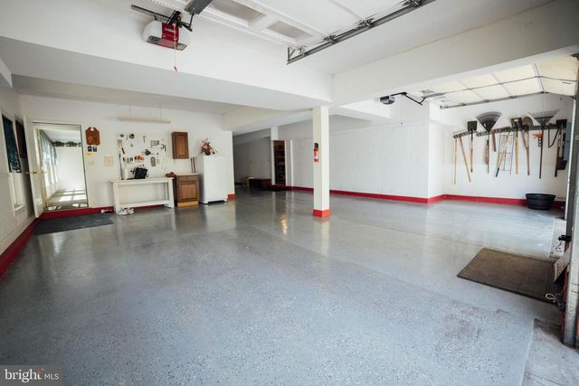 7 SLITTING MILL RD, Glen Mills, PA 19342