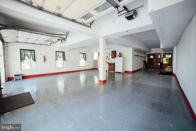 7 SLITTING MILL RD, Glen Mills, PA 19342