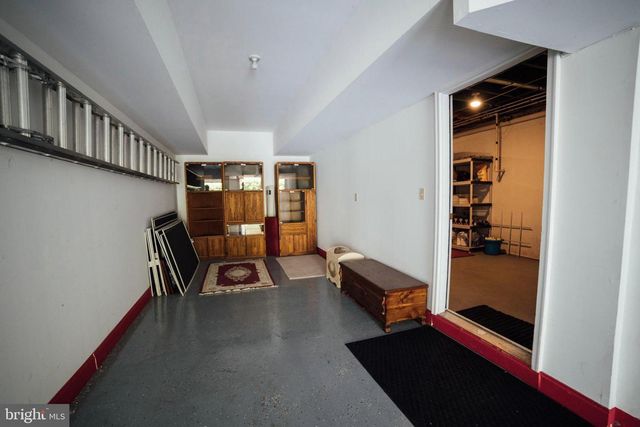 7 SLITTING MILL RD, Glen Mills, PA 19342