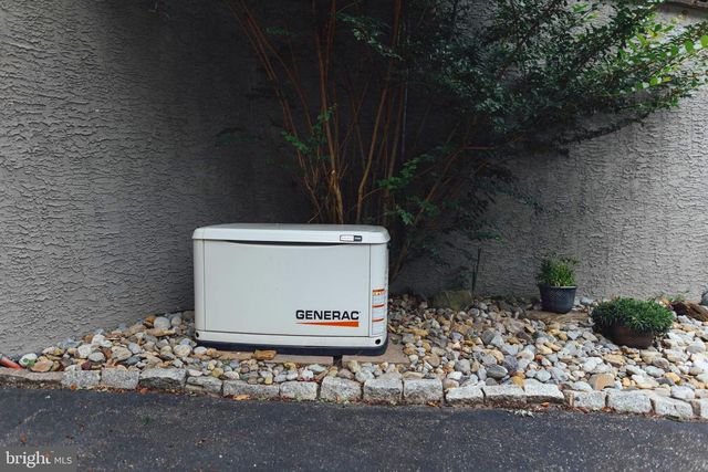 7 SLITTING MILL RD, Glen Mills, PA 19342