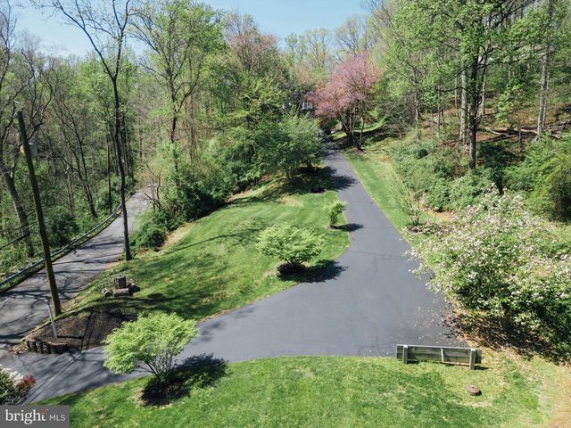 7 SLITTING MILL RD, Glen Mills, PA 19342