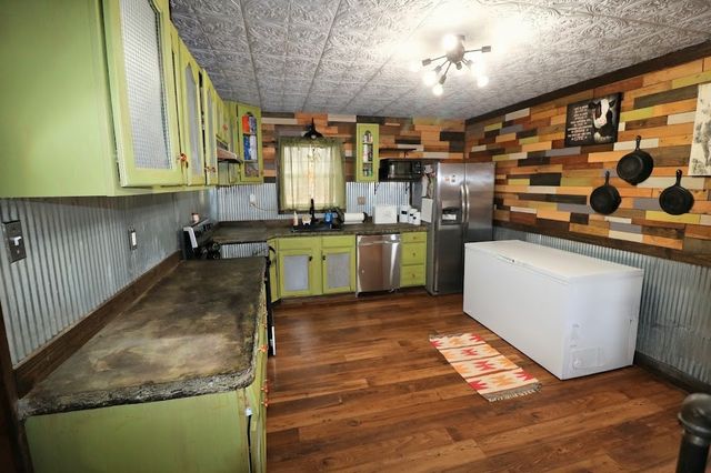 290 Sine Ln, Erin, TN 37061