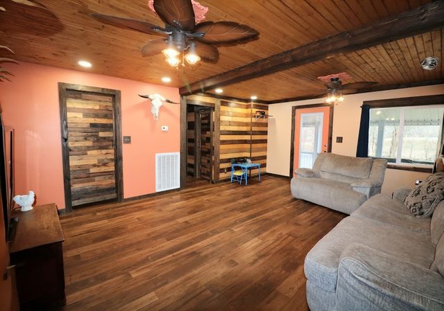 290 Sine Ln, Erin, TN 37061