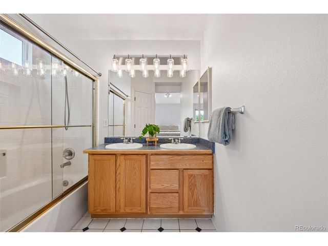 5277 S Malaya Way, Aurora, CO 80015
