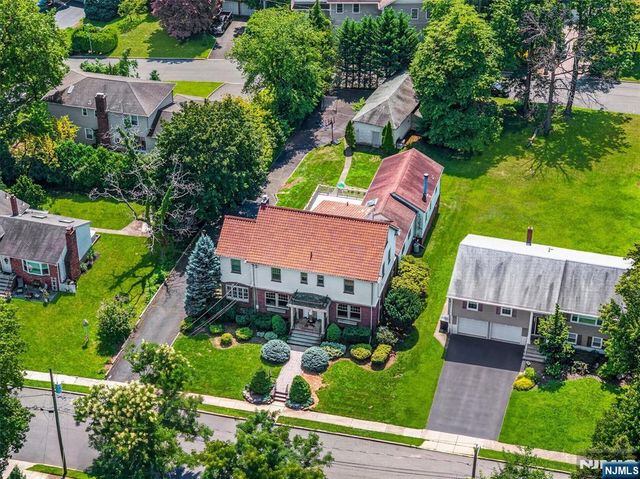 22 Serafin Place, Glen Rock, NJ 07452
