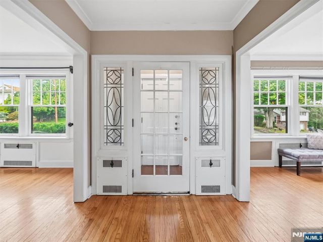 22 Serafin Place, Glen Rock, NJ 07452