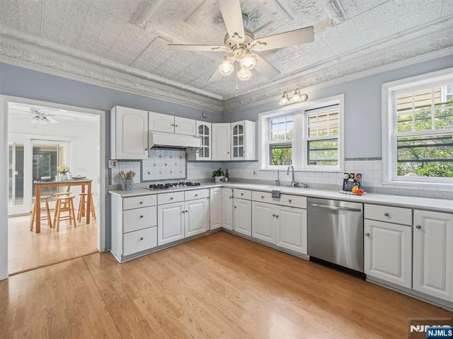 22 Serafin Place, Glen Rock, NJ 07452
