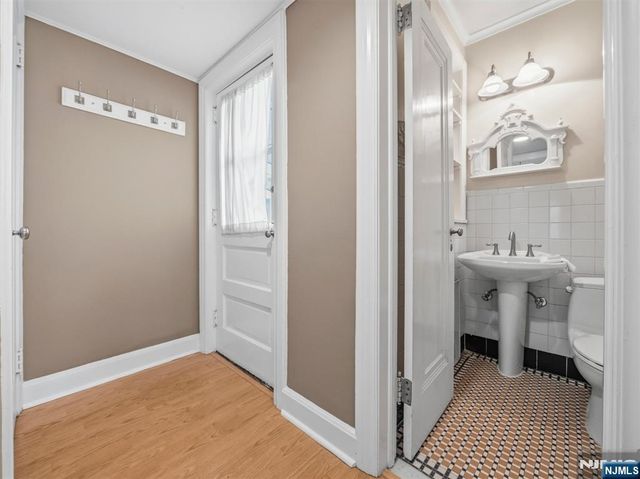22 Serafin Place, Glen Rock, NJ 07452