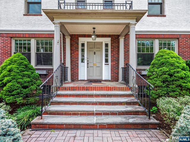 22 Serafin Place, Glen Rock, NJ 07452