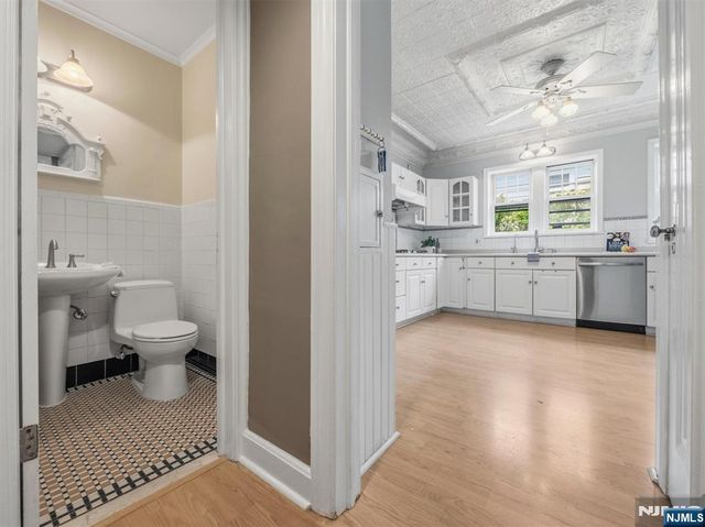 22 Serafin Place, Glen Rock, NJ 07452