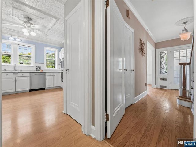 22 Serafin Place, Glen Rock, NJ 07452