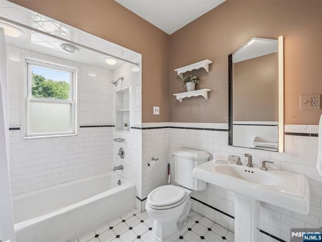 22 Serafin Place, Glen Rock, NJ 07452