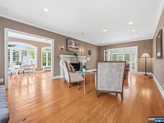 22 Serafin Place, Glen Rock, NJ 07452