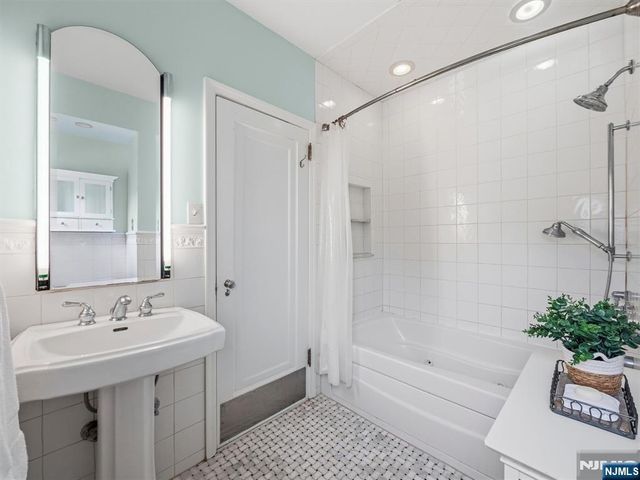 22 Serafin Place, Glen Rock, NJ 07452