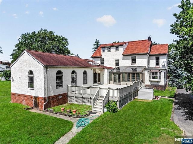 22 Serafin Place, Glen Rock, NJ 07452
