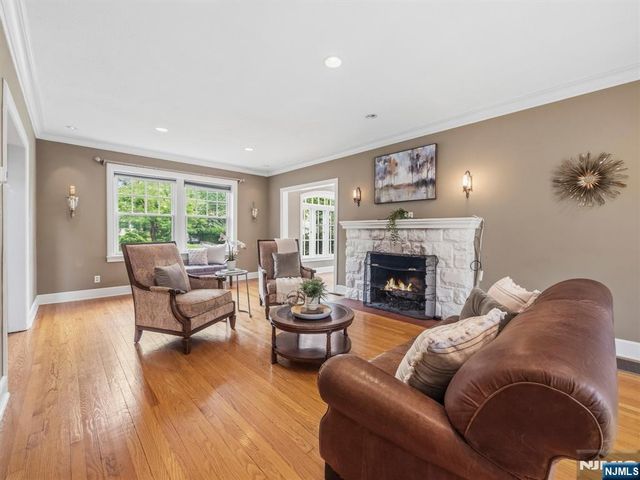 22 Serafin Place, Glen Rock, NJ 07452