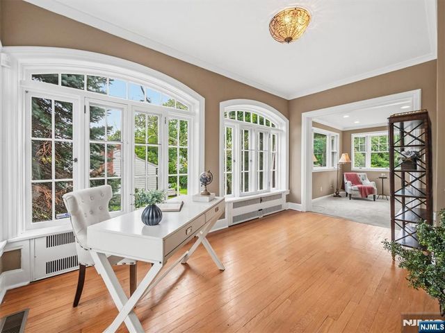 22 Serafin Place, Glen Rock, NJ 07452