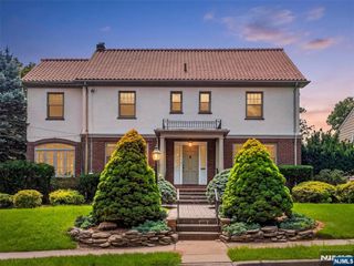 22 Serafin Place, Glen Rock, NJ 07452