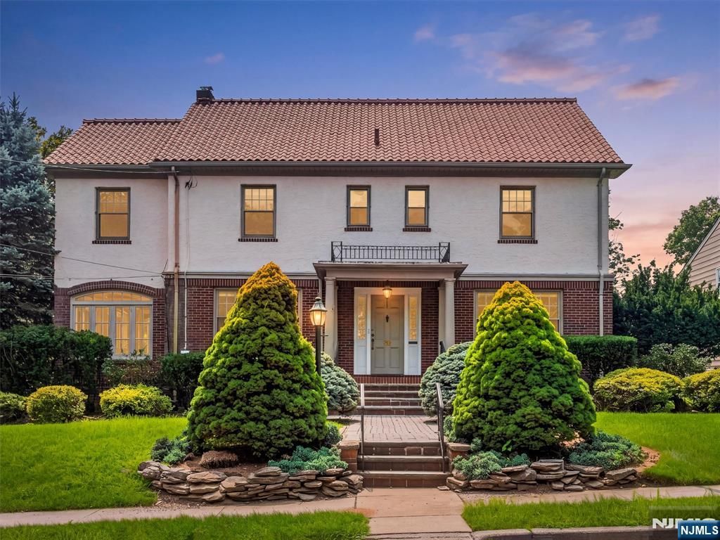 22 Serafin Place, Glen Rock, NJ 07452