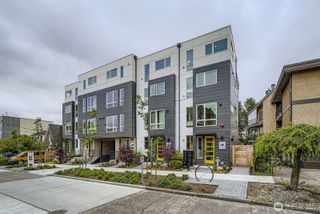 511 Howe Street #A, Seattle, WA 98109