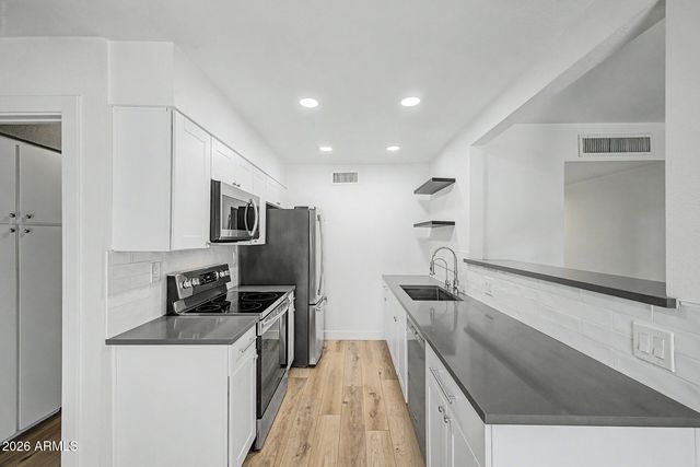 5631 S BOUNTY Court B, Tempe, AZ 85283