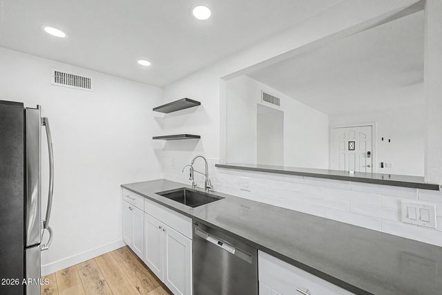 5631 S BOUNTY Court B, Tempe, AZ 85283