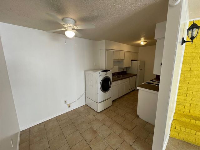 401 SE 12th Street 105, Norman, OK 73071