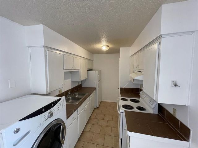 401 SE 12th Street 105, Norman, OK 73071