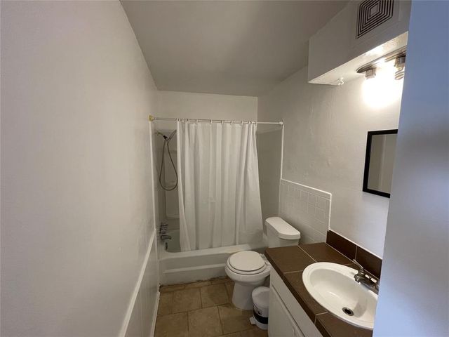 401 SE 12th Street 105, Norman, OK 73071