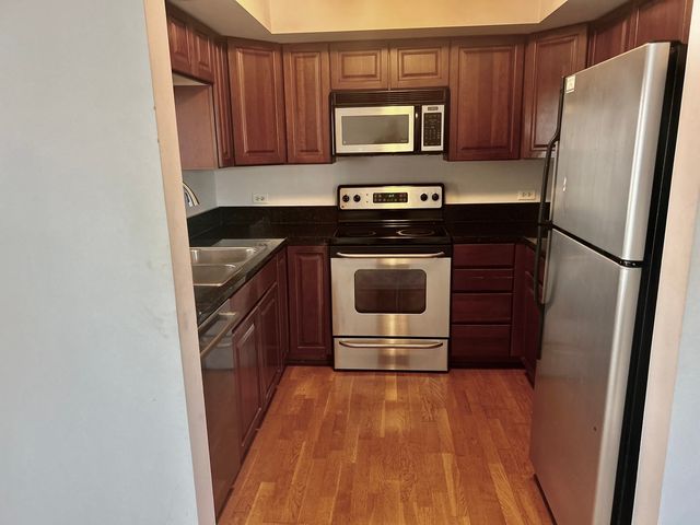 31 Foxcroft Road 207, Naperville, IL 60565