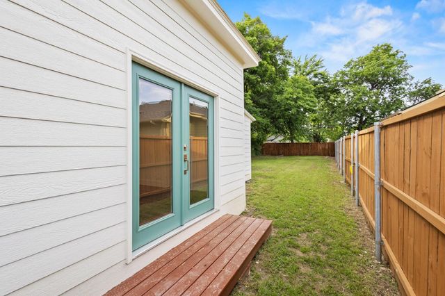 607 W Sears Street, Denison, TX 75020