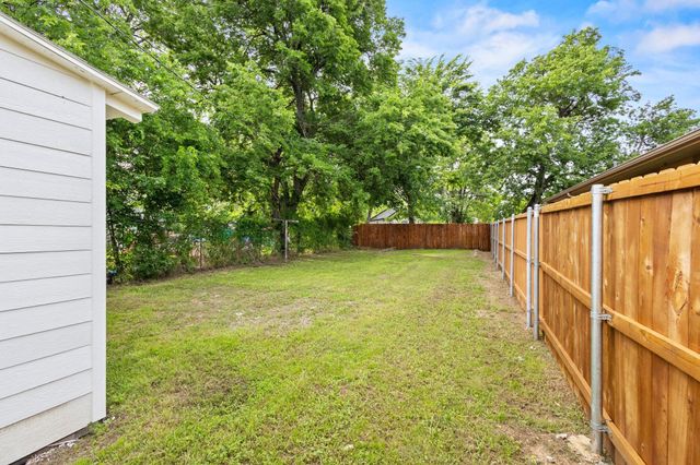 607 W Sears Street, Denison, TX 75020