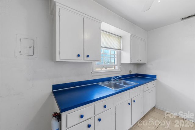 540 Wakefield Drive D, Charlotte, NC 28209