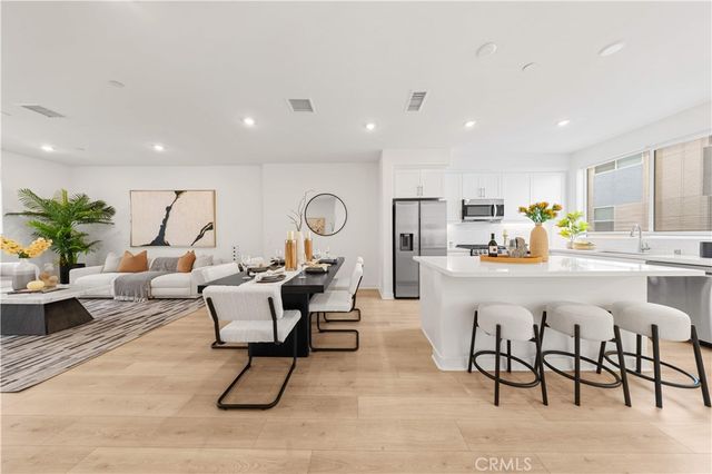 1816 E 1st 440, Santa Ana, CA 92705