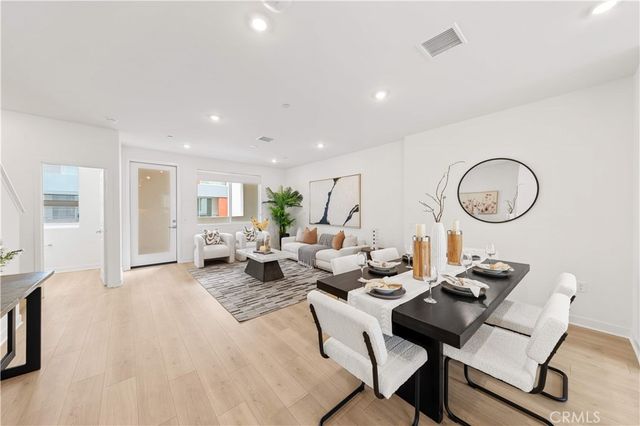 1816 E 1st 440, Santa Ana, CA 92705