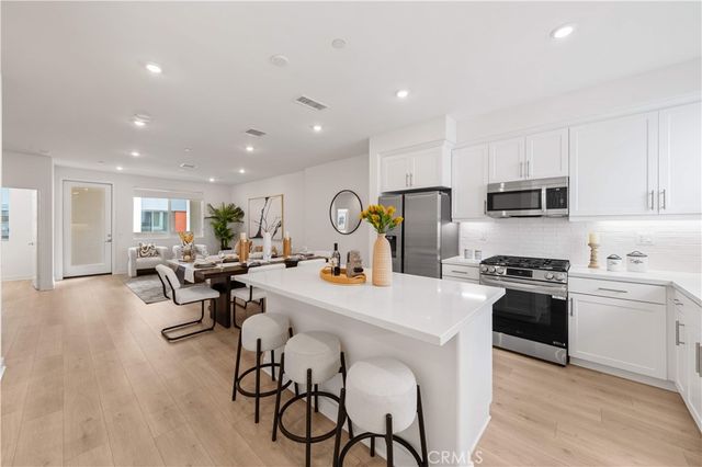 1816 E 1st 440, Santa Ana, CA 92705