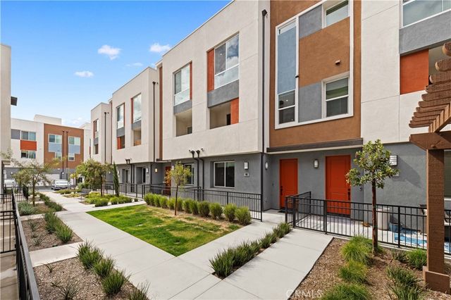 1816 E 1st 440, Santa Ana, CA 92705
