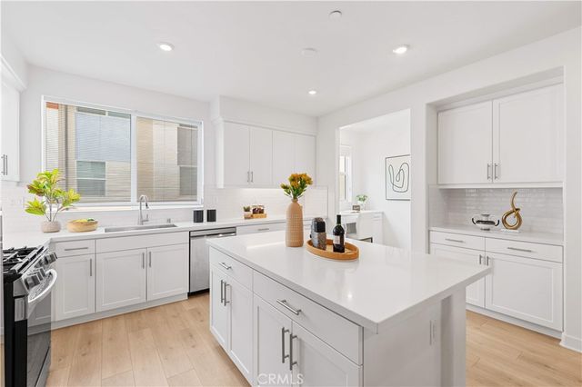 1816 E 1st 440, Santa Ana, CA 92705