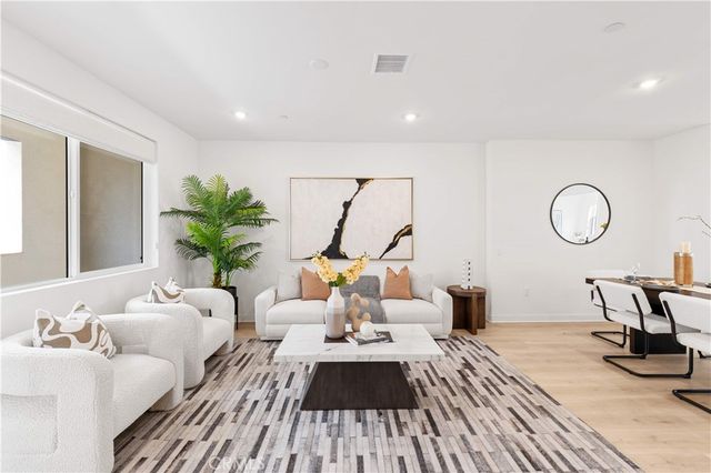 1816 E 1st 440, Santa Ana, CA 92705